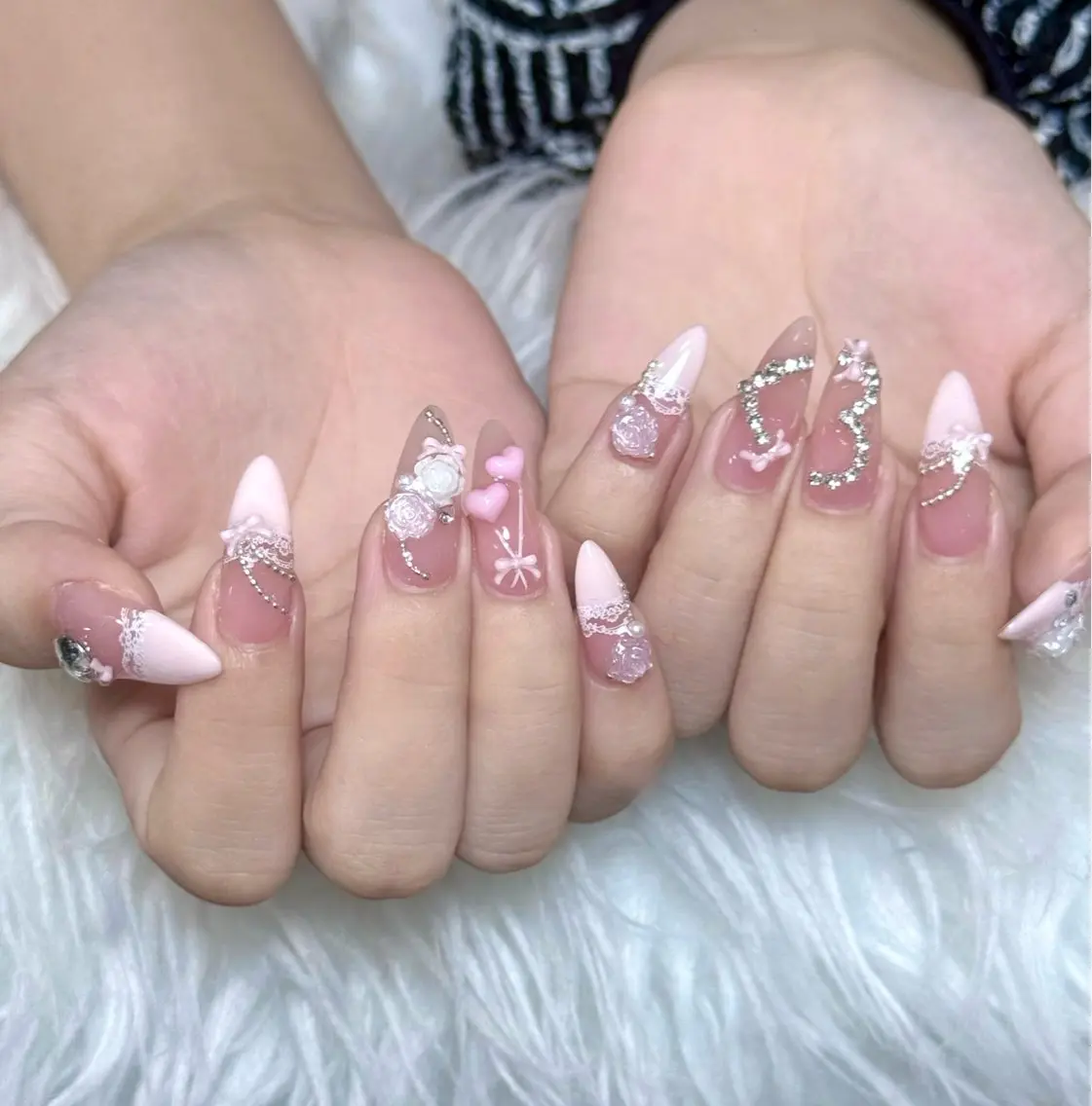 ネイル チークネイル ドット フットネイル フレンチネイル グラデーション ハンドネイル ハンドケア Aria Nail Beautyのネイルデザイン