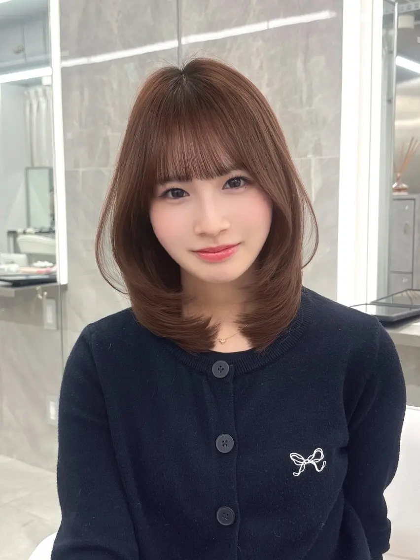 ミディアム 栄/レイヤー/ 津野 こころのヘアスタイル