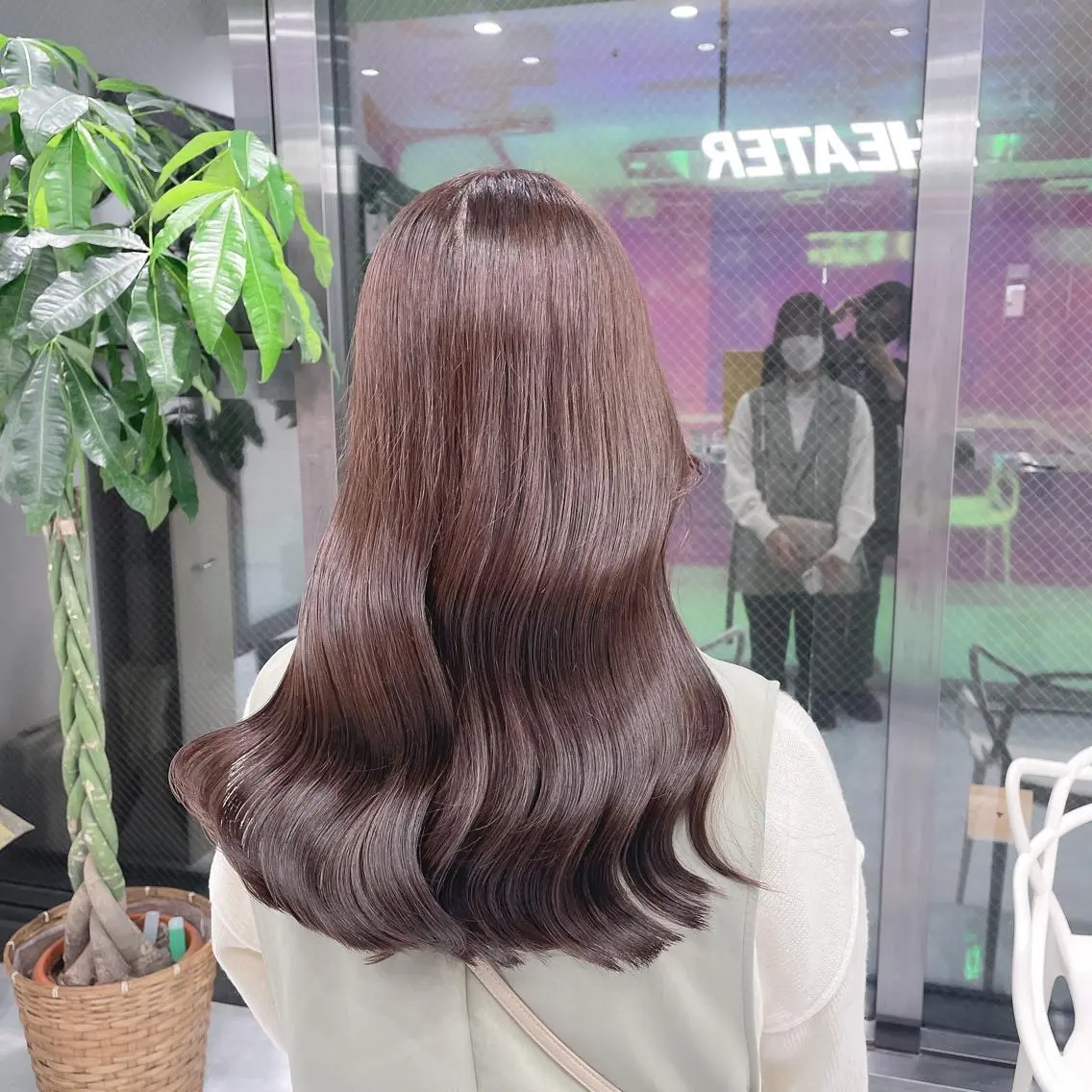 ロング カラー ヘアアレンジ ベージュカラー 黒髪 ブリーチ ブルーカラー ブルーブラック カット ヘアカラー ヘアセット 韓国ヘア指名率 No. 1小堀京介のヘアスタイル