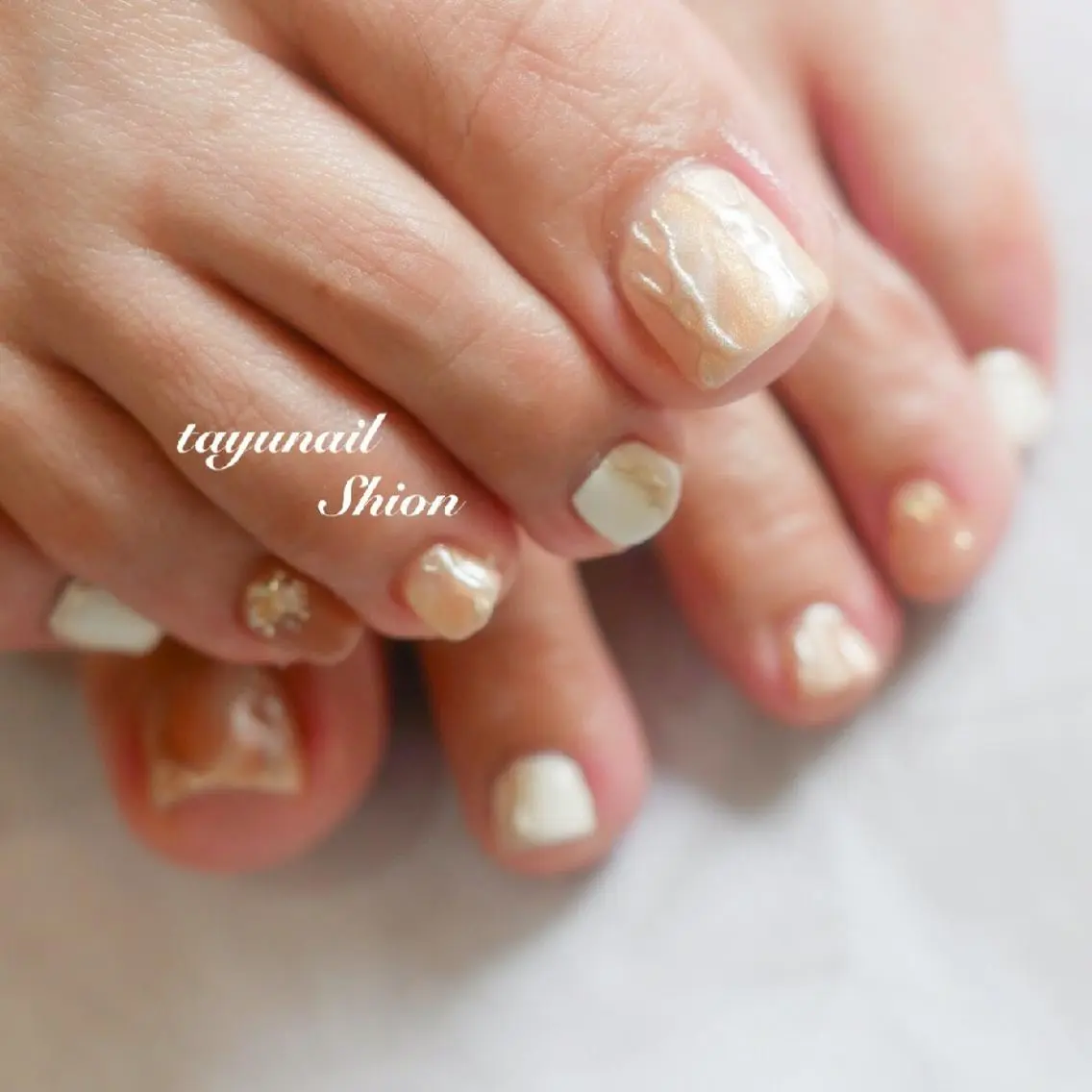 ネイル ブルー フットネイル ジェルネイル ゴールド パラジェル ネイルサロン 【たゆnail】のネイルデザイン