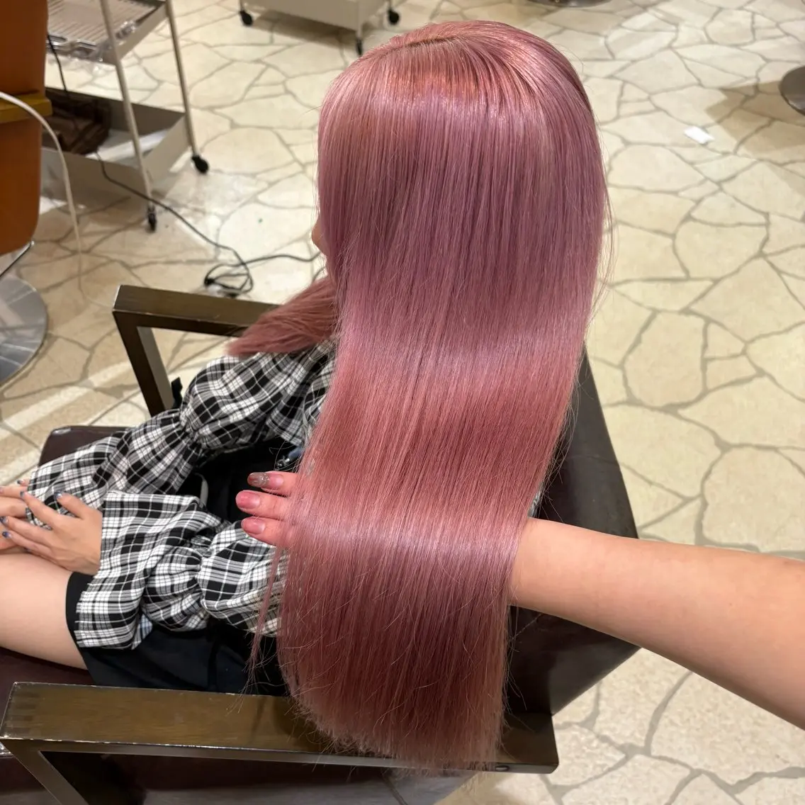 ロング カラー ブリーチ ピンクカラー ホワイトピンク カット ヘアカラー トリートメント 加藤 麻夢のヘアスタイル