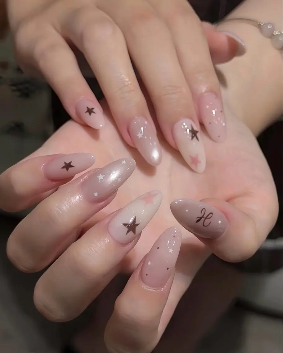 ネイル ガーリー キラキラネイル 韓国ネイル ロングネイル シンプルネイル ハンドネイル Genie Mika Nailsのネイルデザイン