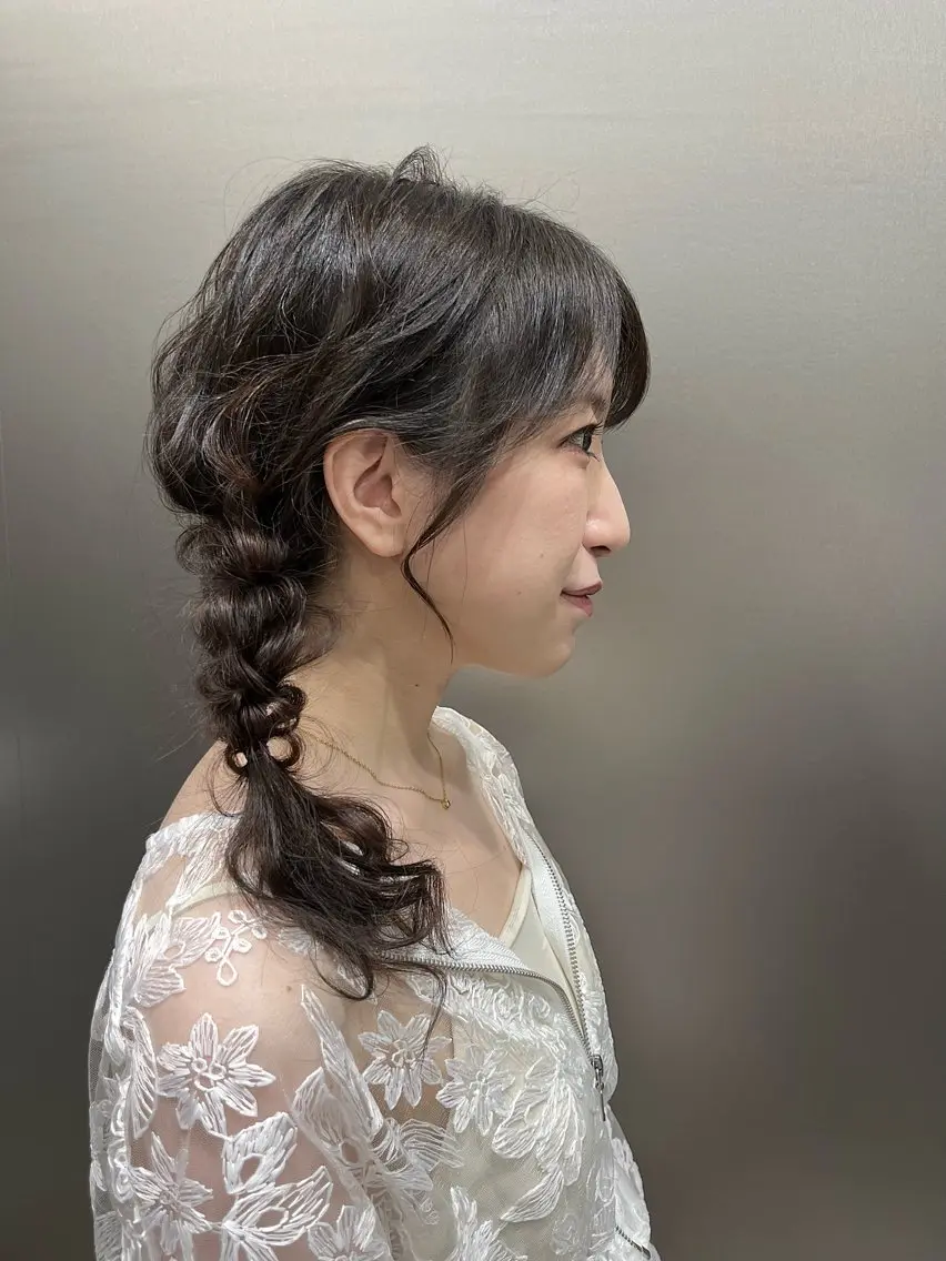ミディアム ヘアアレンジ ウスイマイコ カット/ケアカラーのヘアスタイル