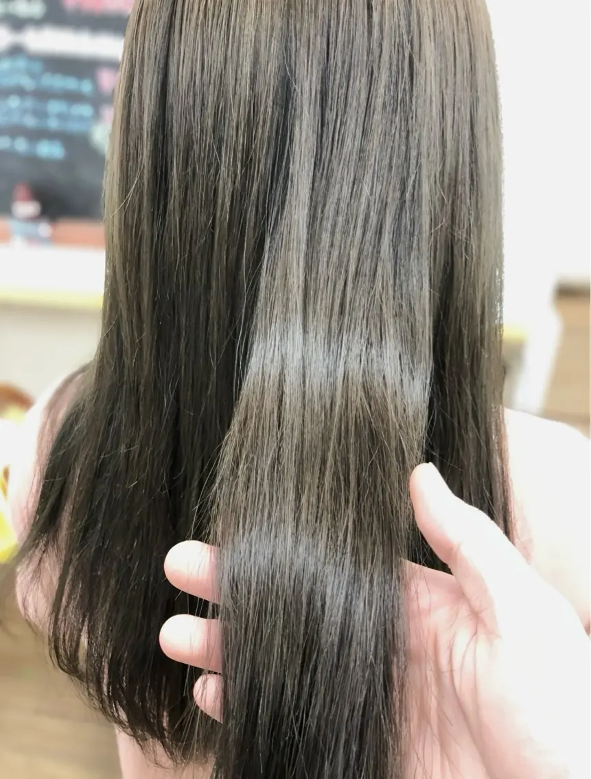 ロング カラー アッシュ ベージュカラー アダニヤ ナツキのヘアスタイル