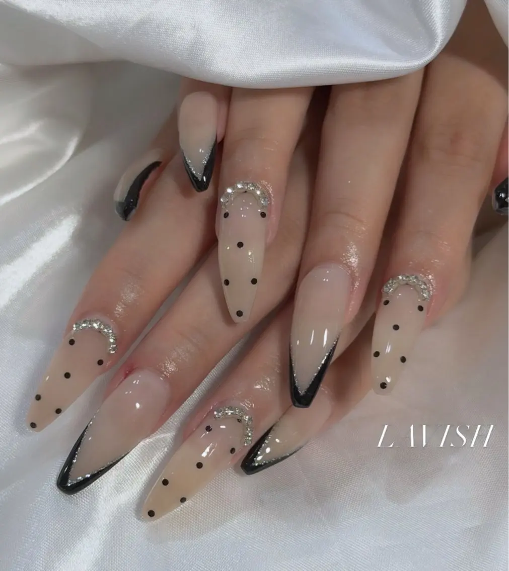 ネイル ハンドネイル フットネイル LAVISH nanamiのネイルデザイン