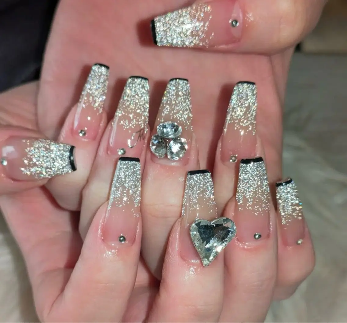 ネイル グラデーション キラキラネイル ワンカラーネイル 冬ネイル Jenn Nail Salonのネイルデザイン