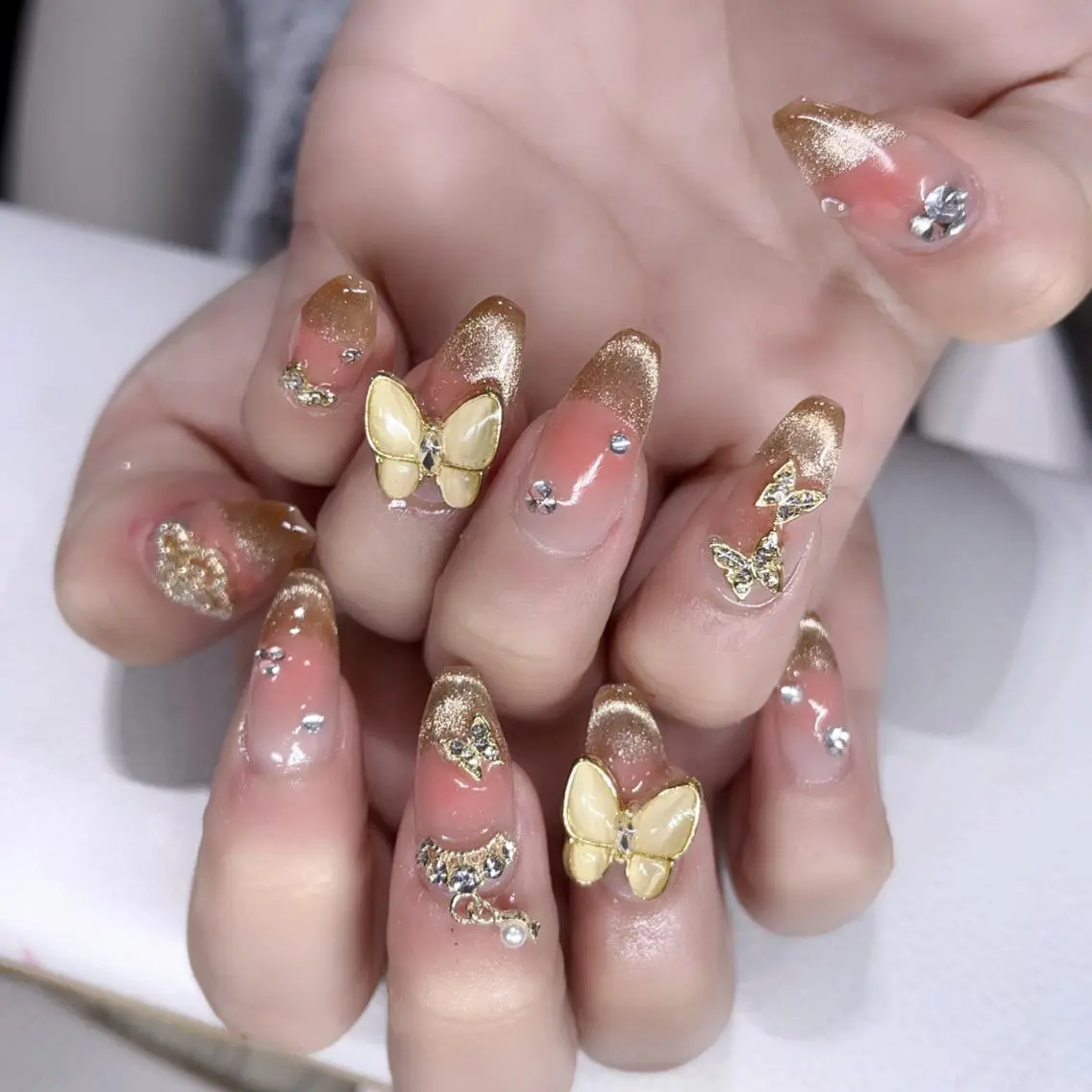 ネイル ハンドネイル Queens ciciのネイルデザイン
