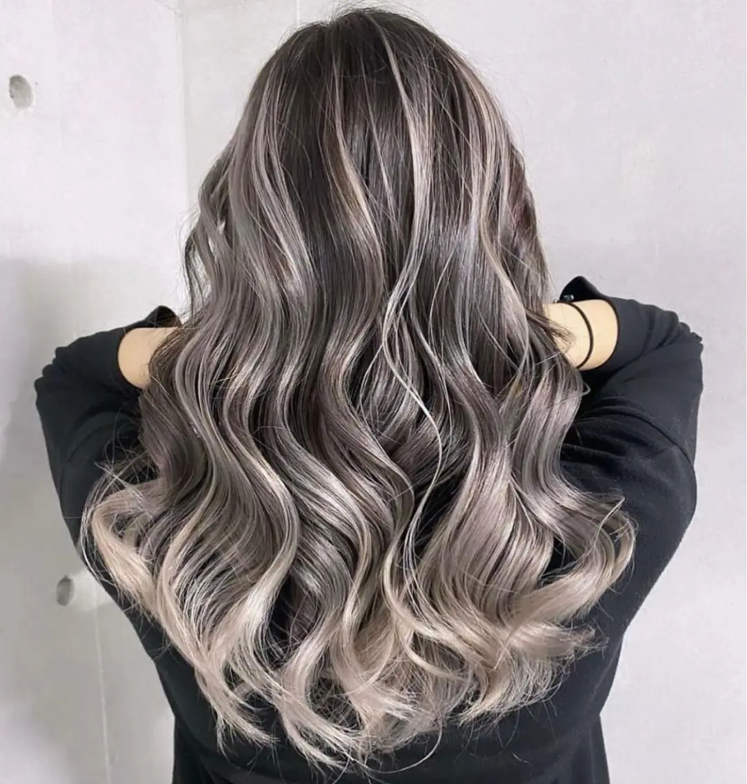 カラー 草島 友樹のヘアスタイル