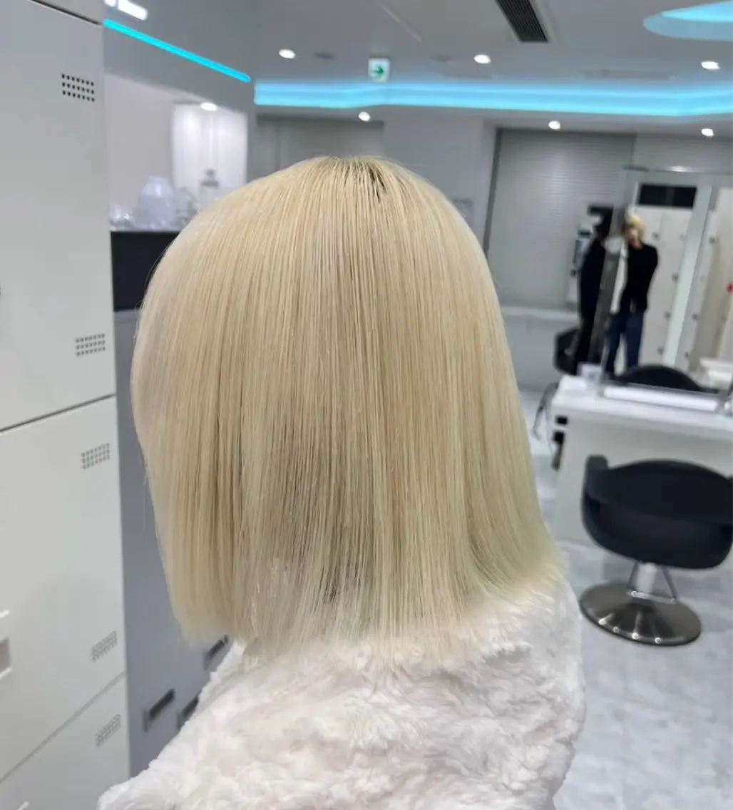 ミディアム カラー ヘアアレンジ 🫧モテる💗ダメー ジレスハイトーン🫧のヘアスタイル