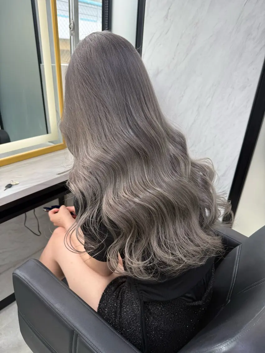 ロング カラー ブリーチ グレージュ カット ヘアカラー トリートメント マリカ🦋韓国 ハイトーン/エクステのヘアスタイル