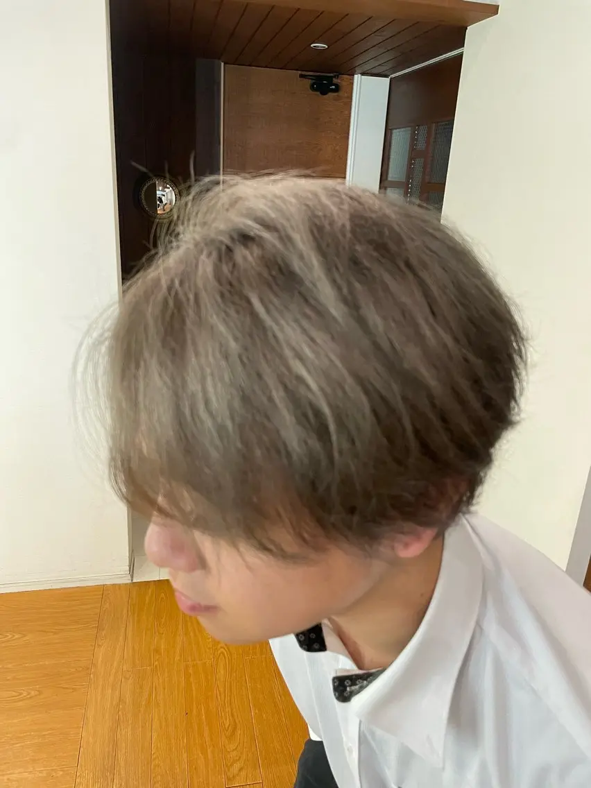 カラー メンズ ベージュカラー 透明感カラー ミルクティーベージュ ヘアカラー シュリ /岐阜のヘアスタイル