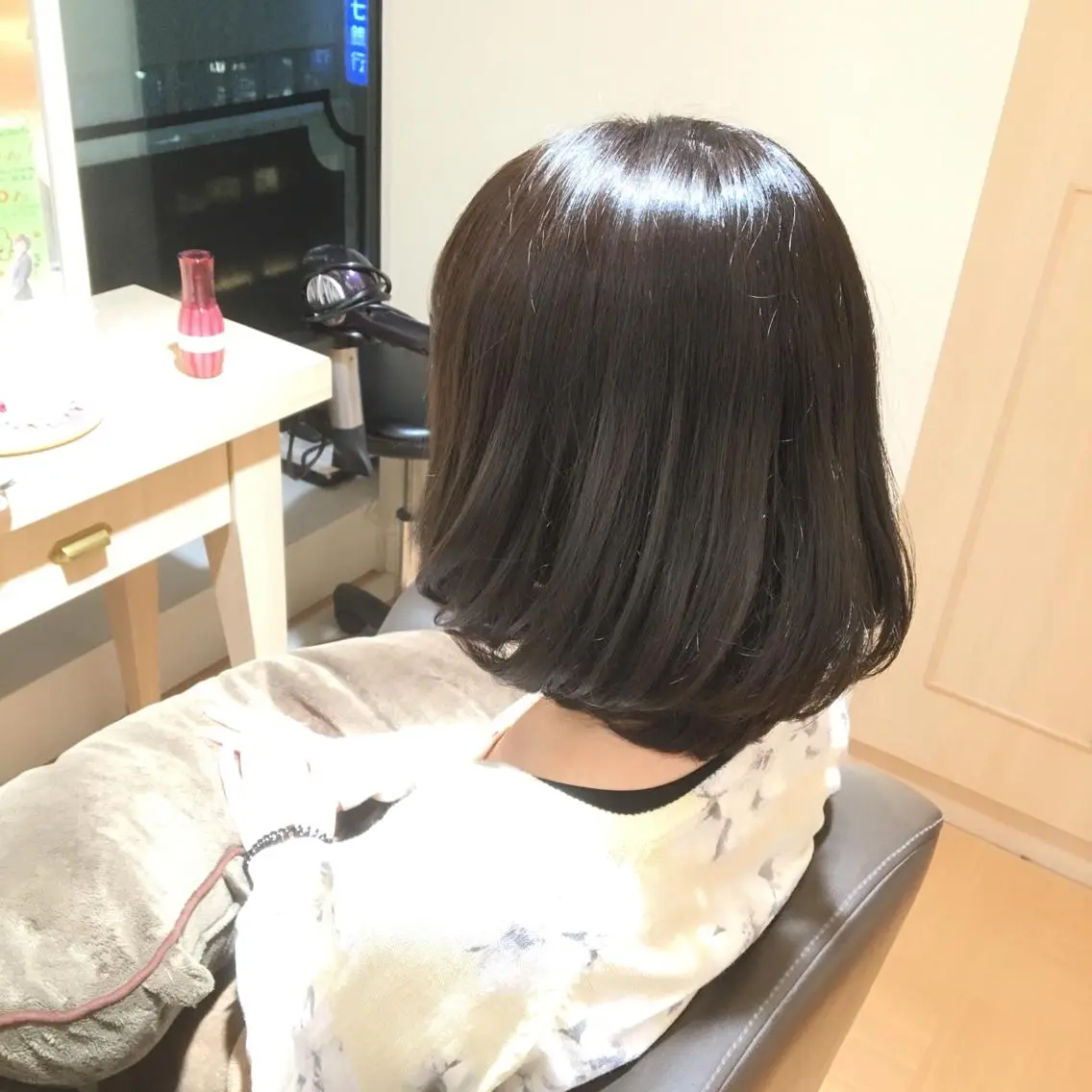 ミディアム カラー 白浜 サキのヘアスタイル