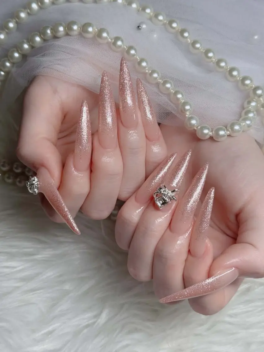 ネイル チークネイル フレンチネイル キラキラネイル 韓国ネイル マグネットネイル ハンドネイル Chibi h.babynailのネイルデザイン