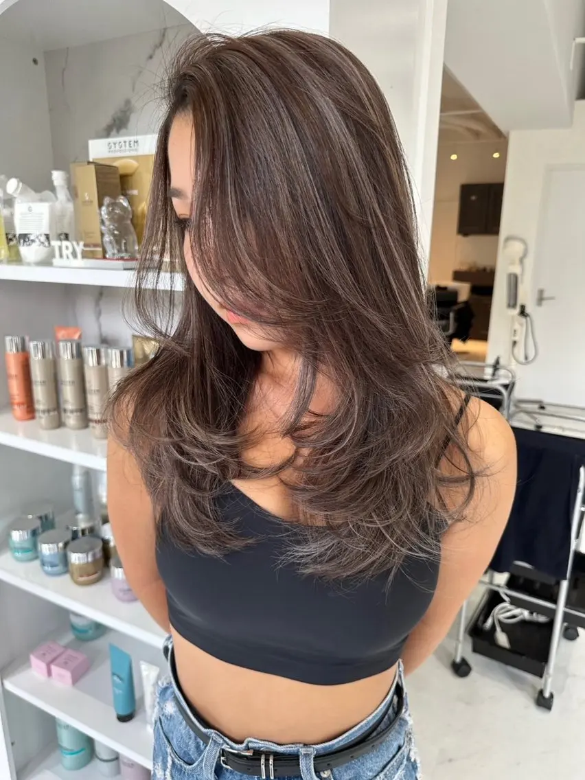 ロング カラー シールエクステ バレイヤージュ ベージュカラー ブリーチ ケアブリーチ カット ヘアカラー 大阪梅田/レイヤー/ ハイライト/yuuのヘアスタイル