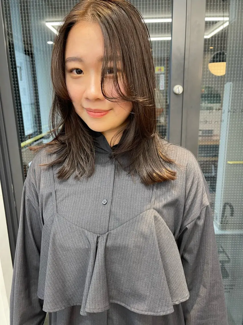 ミディアム カラー イルミナカラー レイヤーカット カット ヘアカラー トリートメント 💓パーマ，💗 レイヤーカットのヘアスタイル