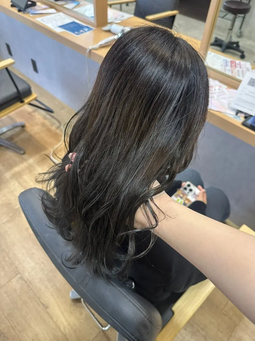 セミロング アッシュ アッシュグレー アッシュグレージュ ヘアカラー トリートメント 小寺 唯希のヘアスタイル
