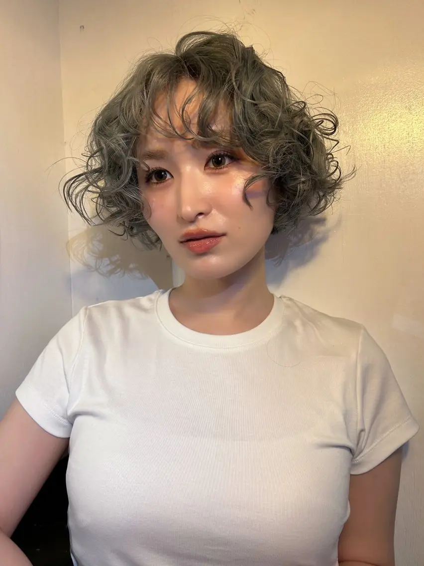 ショート カラー ハイトーンカラー カット ヘアカラー AKO .のヘアスタイル
