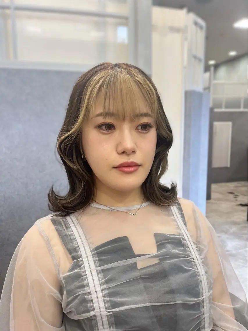 ミディアム くびれヘア 小顔カット ヘアセット 加藤 碧唯のヘアスタイル