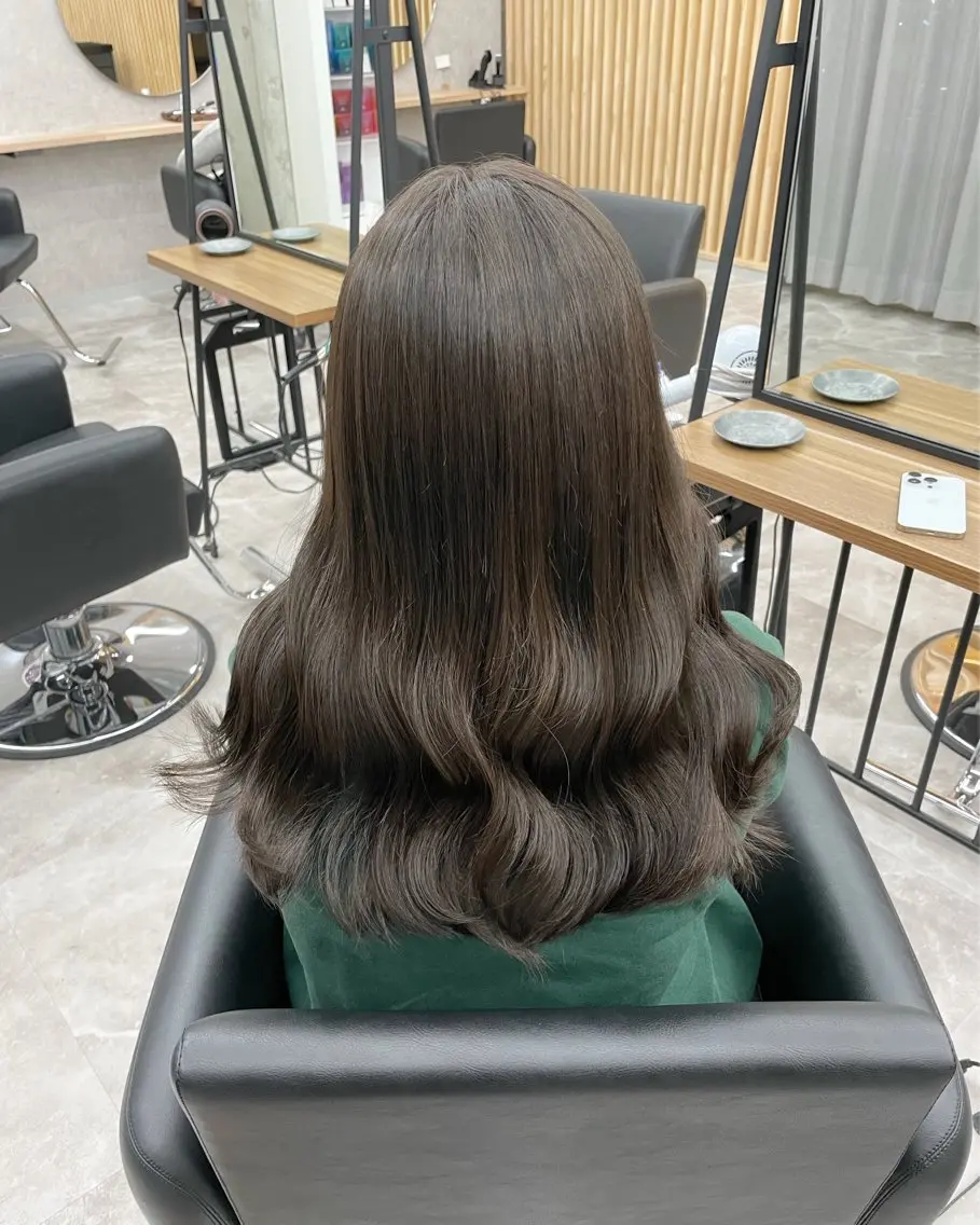 ロング カラー ヘアアレンジ グレージュ オリーブグレージュ オリーブグレー 苗代萌/ぷるツヤ髪 🫧／レイヤーカットのヘアスタイル