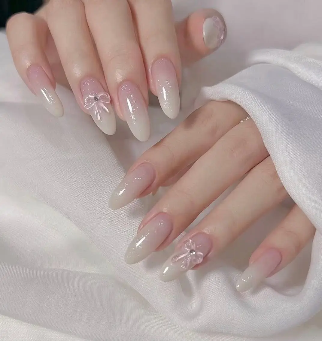 ネイル チークネイル フレンチネイル グラデーション キラキラネイル 韓国ネイル Minette nailHuongのネイルデザイン