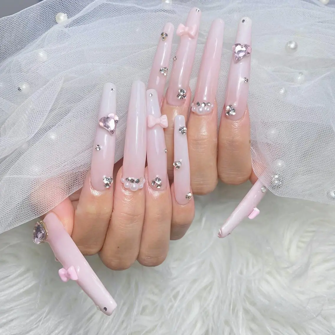 ロング カラー グラデーションカラー 韓国風ヘア ハンドネイル Bling Salonのネイルデザイン
