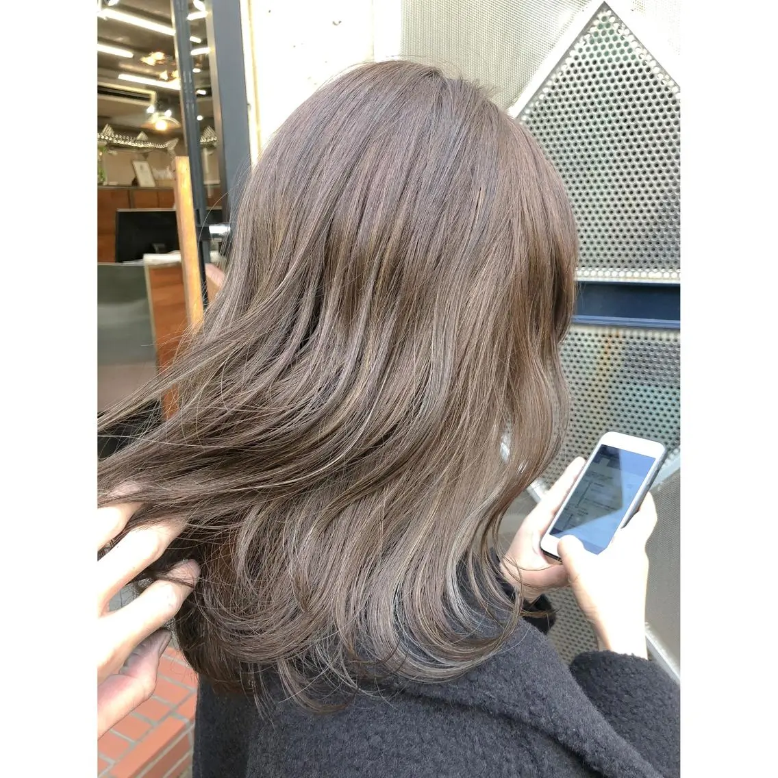 ミディアム カラー ベージュカラー ミルクティーベージュ カット ヘアカラー トリートメント センスをお届けします 大谷将生infpのヘアスタイル