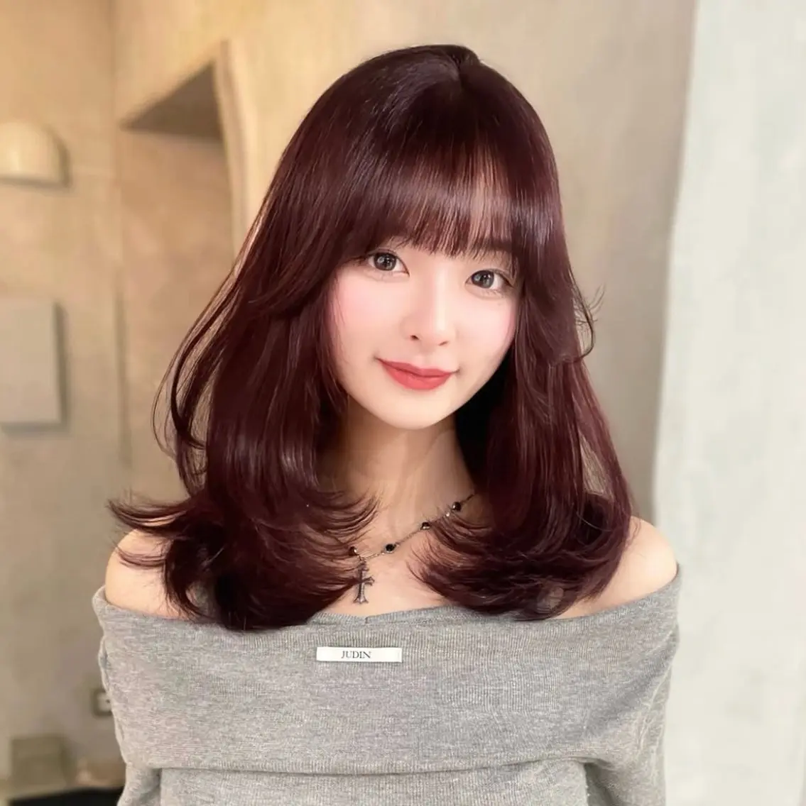 セミロング カラー ブリーチ ブリーチなしカラー レッドカラー レイヤーカット モテ韓国ヘア/ レイヤー🤍RIKAのヘアスタイル