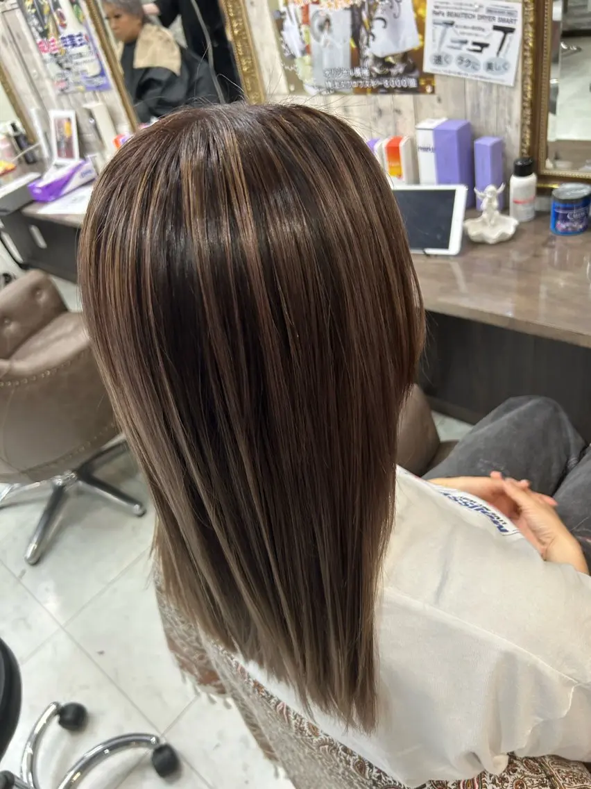 セミロング カラー ハイトーン Arphyのヘアスタイル