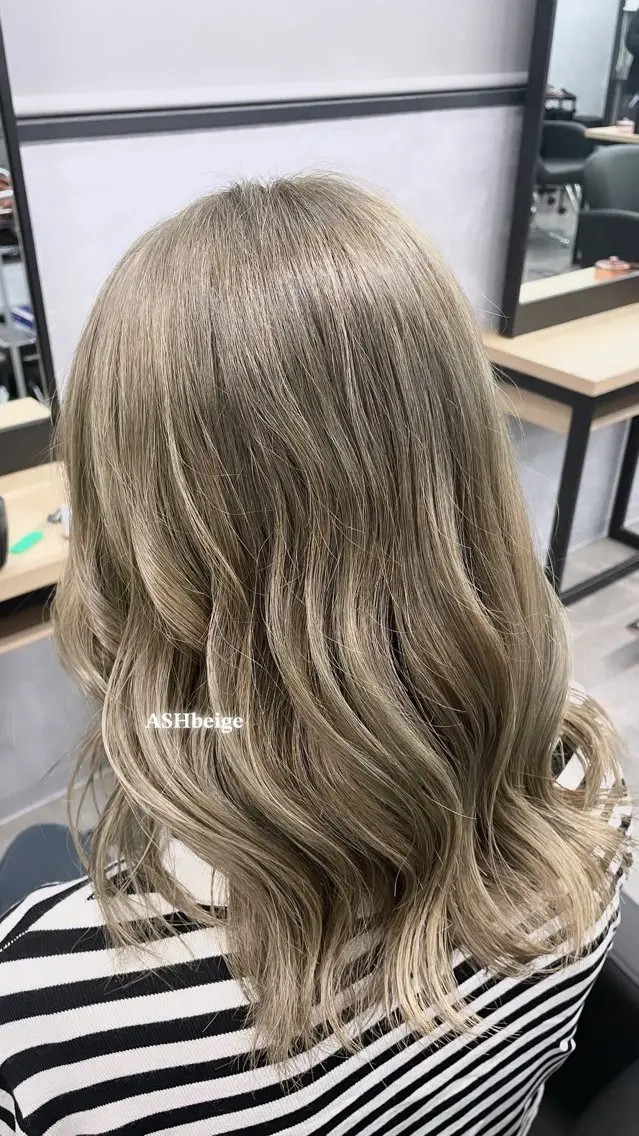 ミディアム カラー ブリーチ 🪡 KIMU🪡🎀のヘアスタイル