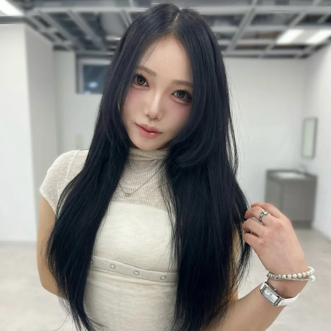 ロング 顔まわりレイヤー 顔周りカット レイヤーカット カット 新宿🦋 Maoのヘアスタイル