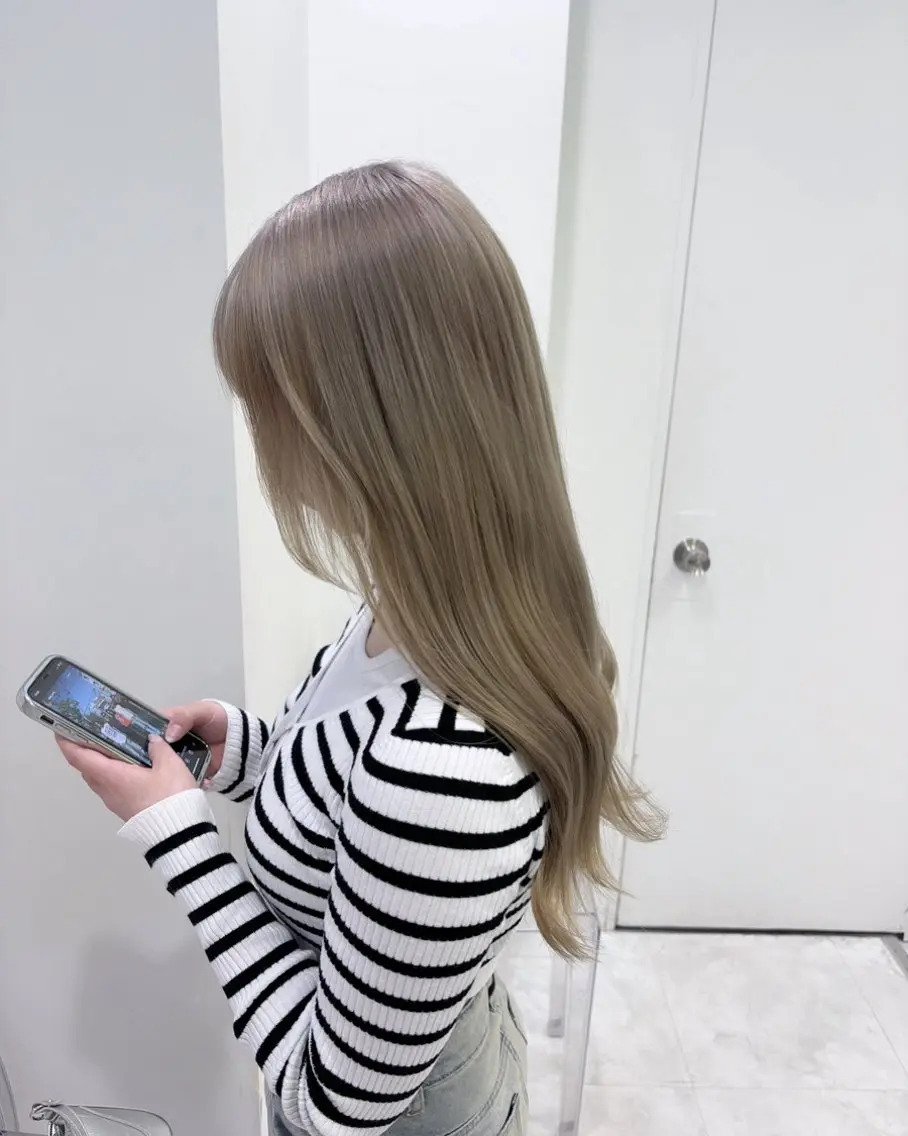 セミロング カラー ヘアカラー トリートメント ヘアセット 🩵色落ち可愛い 寒色カラー🩵のヘアスタイル