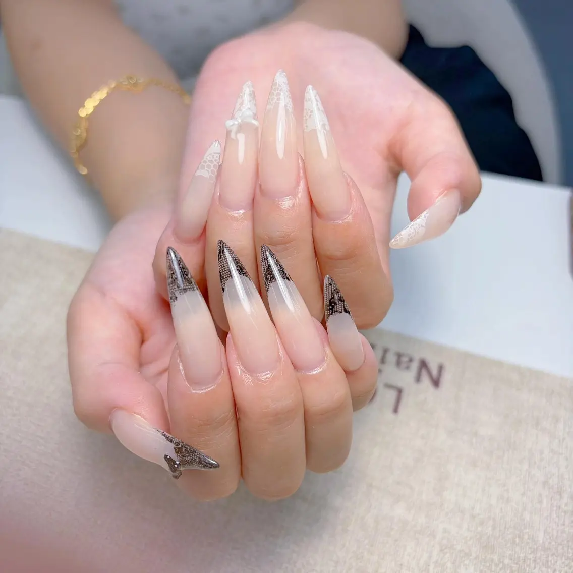 ネイル アートネイル ジェルネイル 韓国ネイル ニュアンスネイル ハンドネイル ハンドケア Luna Nail.Novaのネイルデザイン