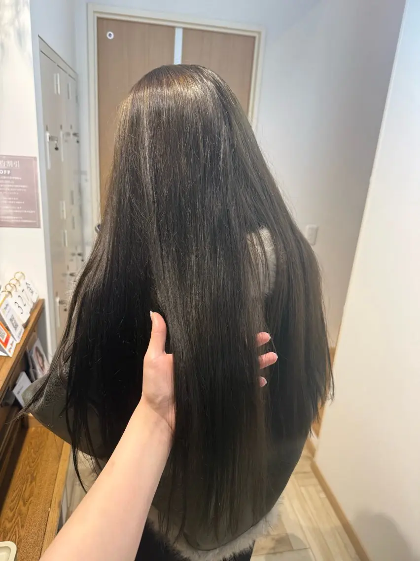 ロング カラー 髙崎 璃音のヘアスタイル