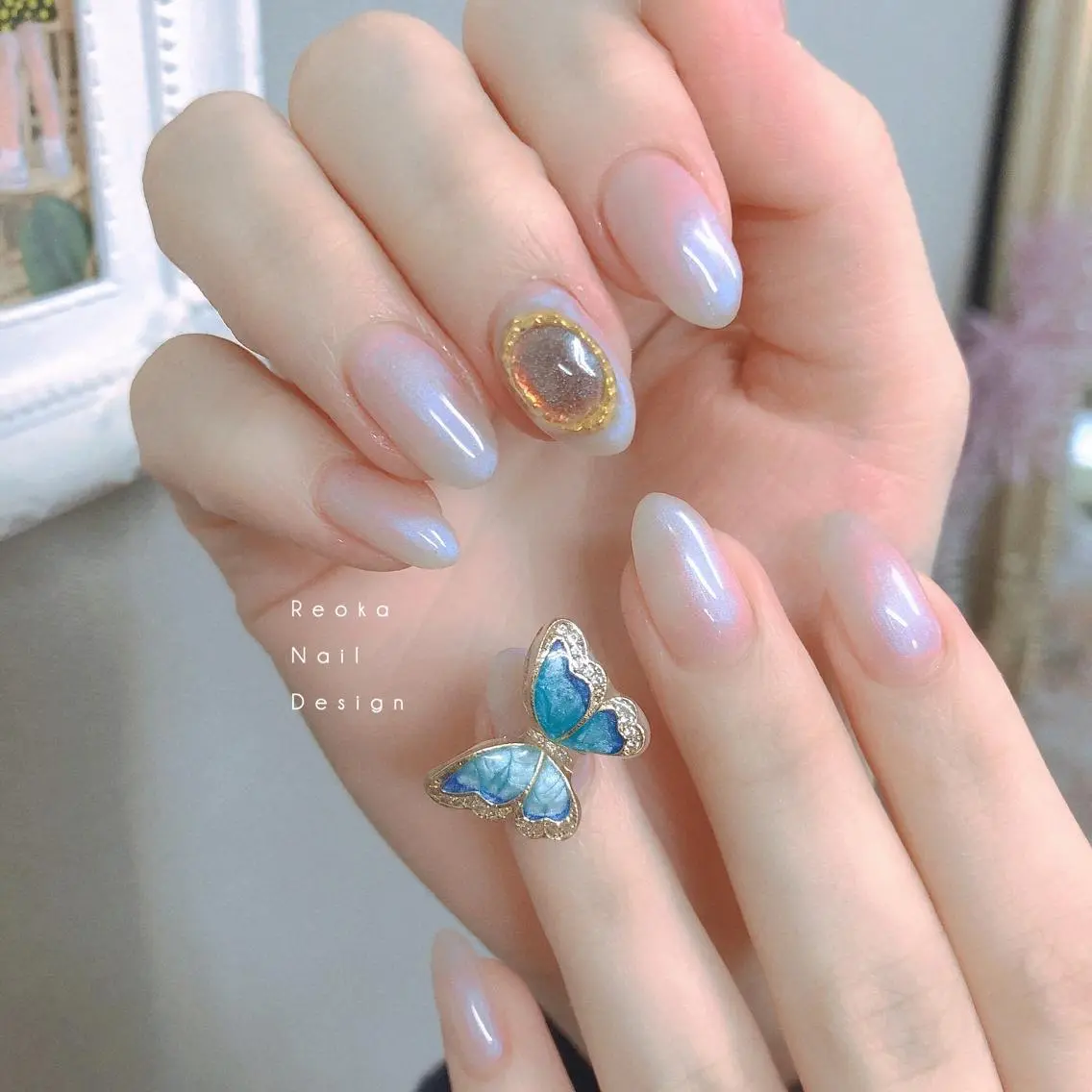 ミディアム ネイル ハンドネイル Blowe ニュアンスのネイルデザイン