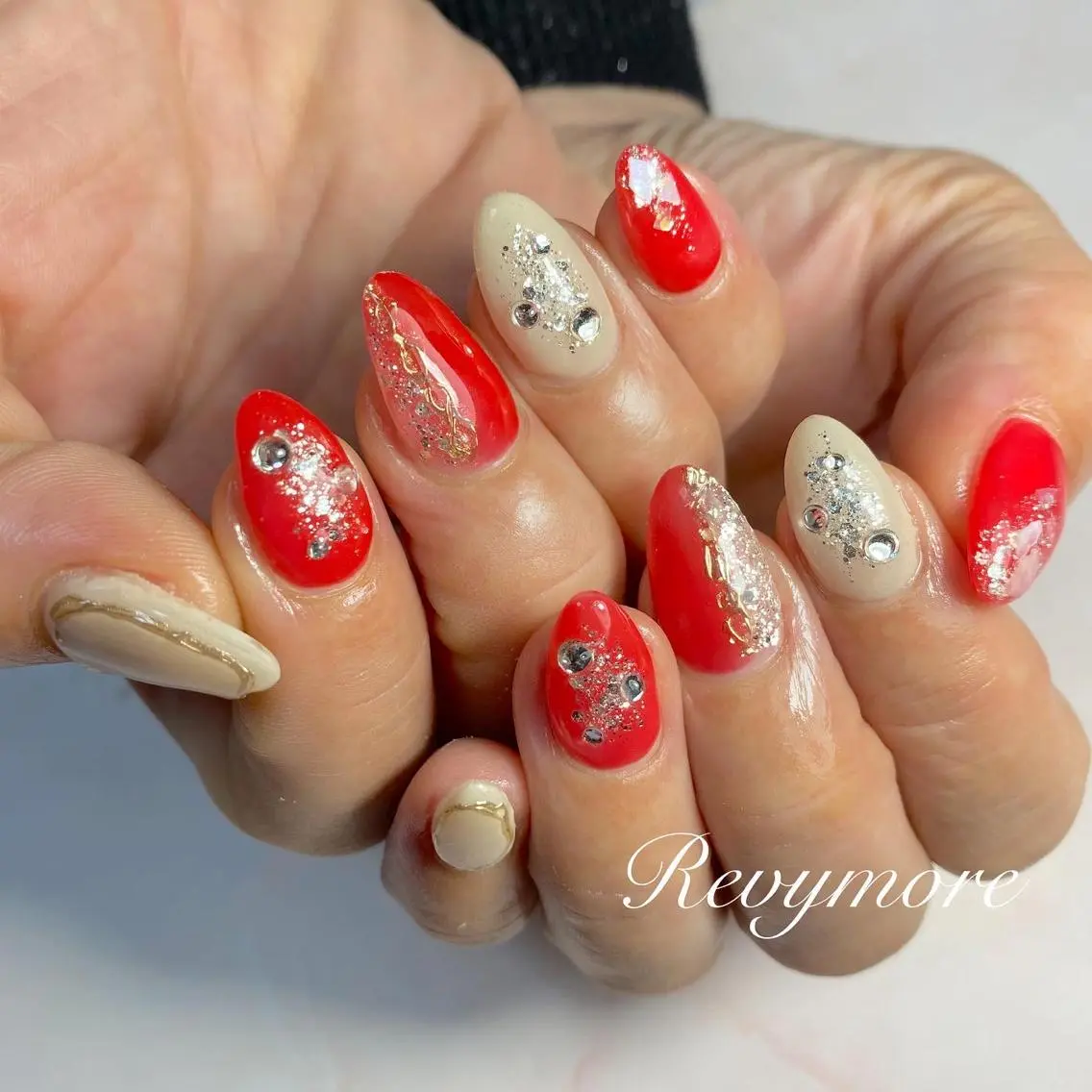 ショート ネイル 韓国風ヘア ジェルネイル キラキラネイル 韓国ネイル ニュアンスネイル nail salon Revymoreのネイルデザイン