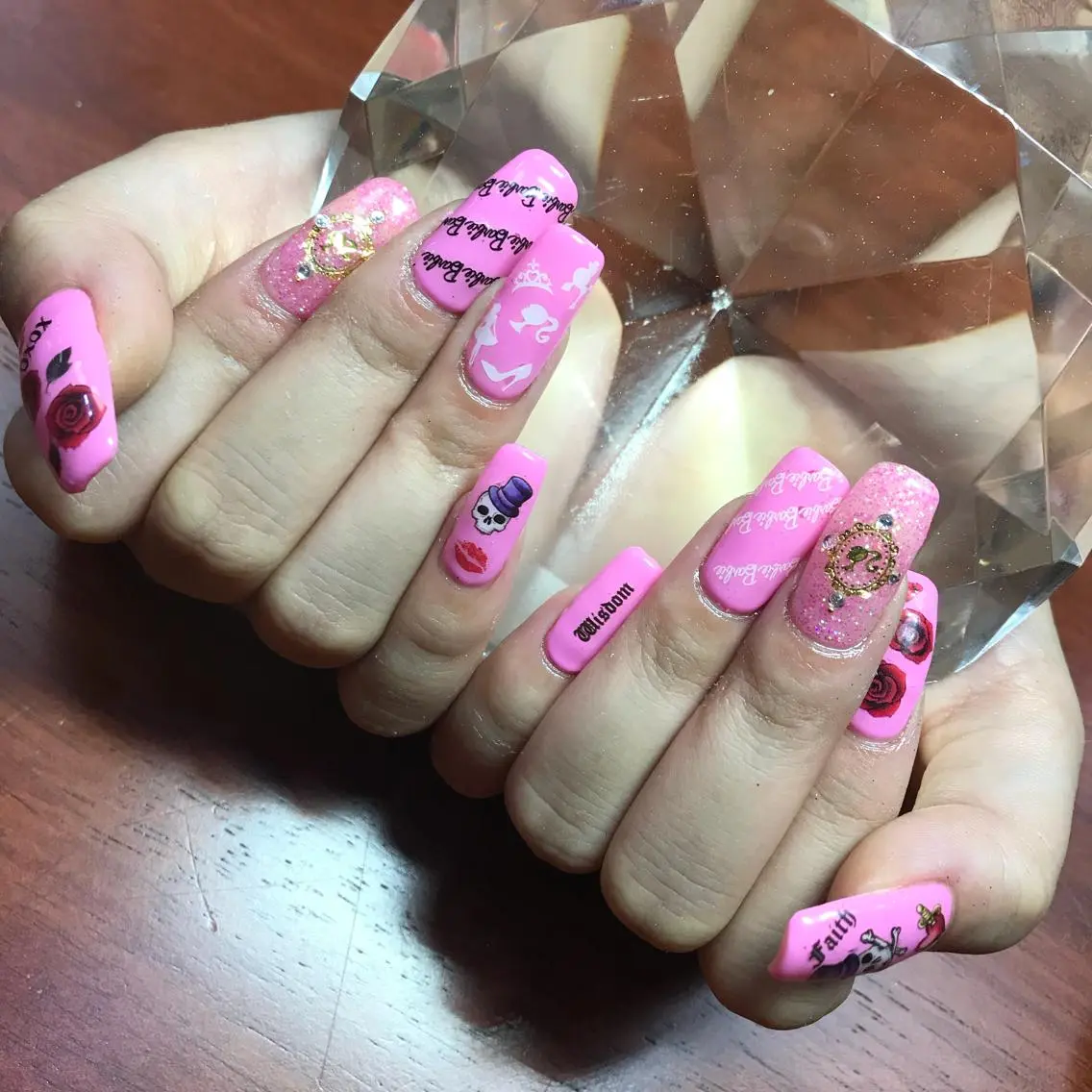 ミディアム ネイル ジェルネイル ストーンネイル 《LB》ラブリエ Nail&eyeのマツエク・マツパデザイン