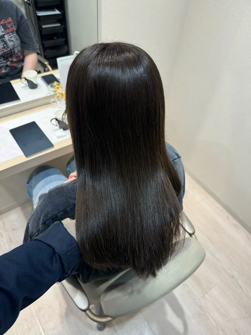セミロング ヘアカラー トリートメント ヘッドスパ mina .のヘアスタイル
