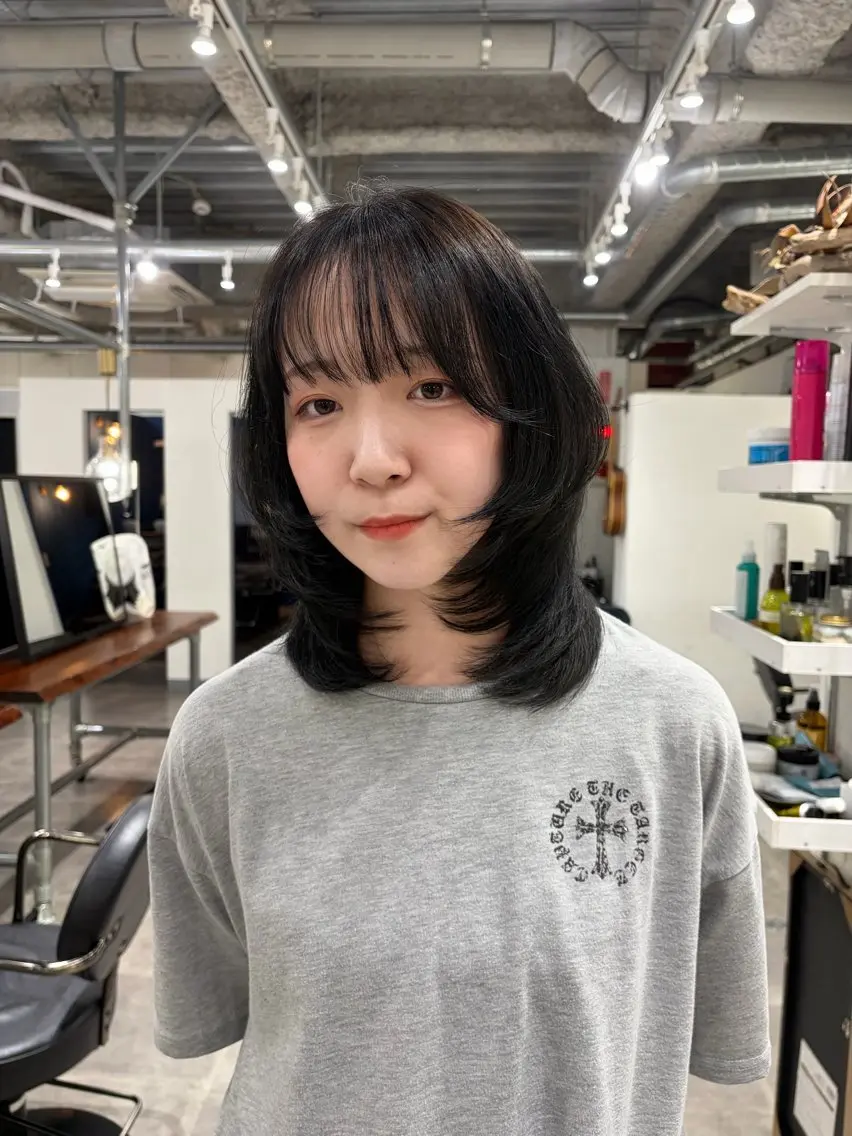 ミディアム レイヤーカット 泉澤 風花のヘアスタイル