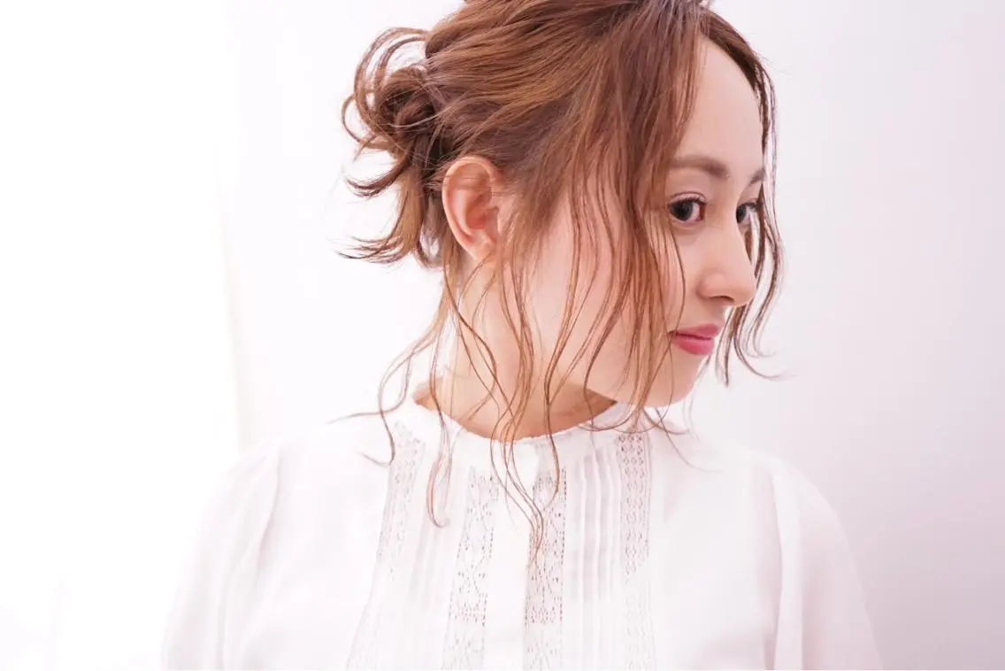 セミロング カラー パーマ ヘアアレンジ おくれ毛 ヘアカラー 可愛いを作る神 ナオヒロのヘアスタイル