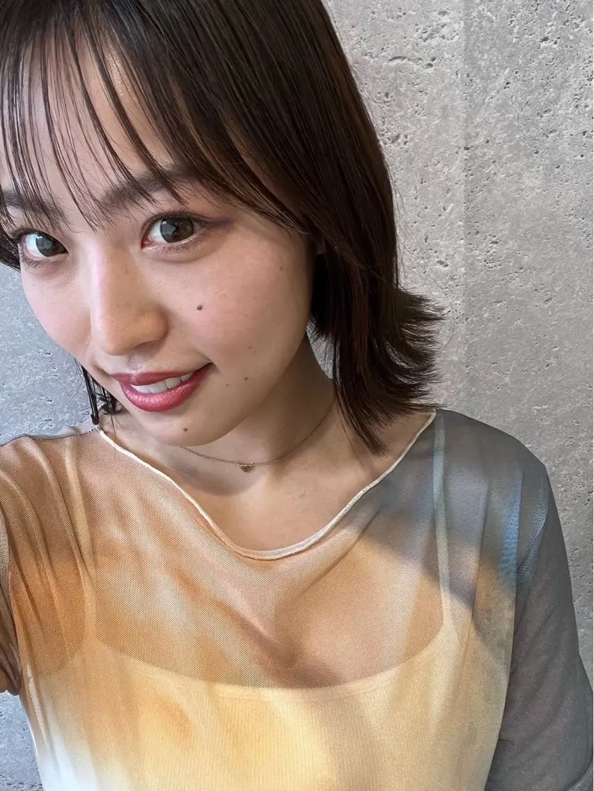ミディアム ブリーチなしで透明感 yuan🪡のヘアスタイル