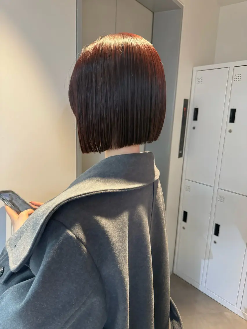 ショート カラー 切りっぱなしボブ レイヤー/縮毛矯正のヘアスタイル