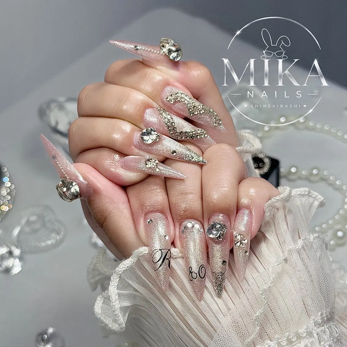 ネイル アートネイル チークネイル ドット フットネイル フレンチネイル ハンドネイル Luna Mikaのネイルデザイン