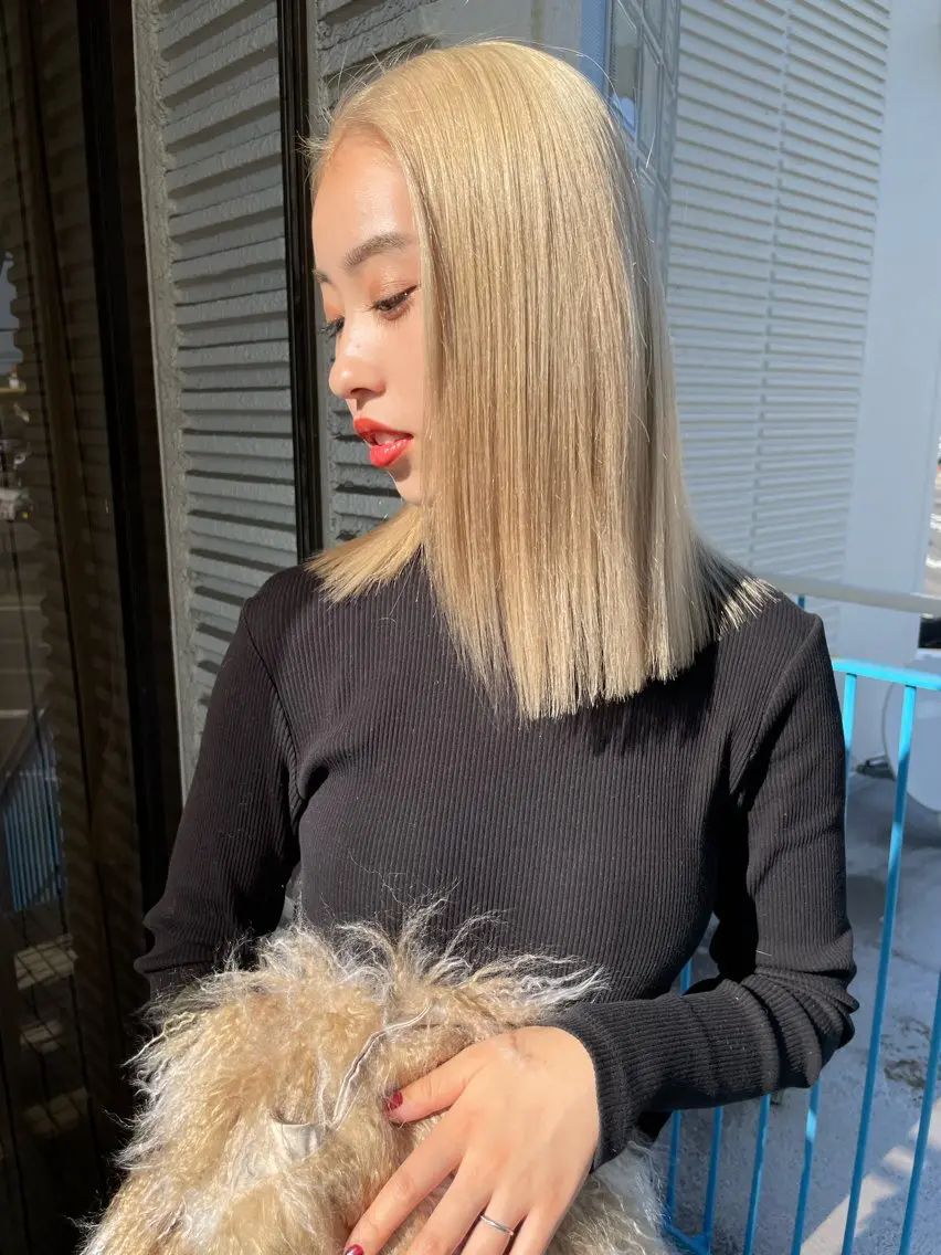 セミロング カラー JIEN MIUのヘアスタイル