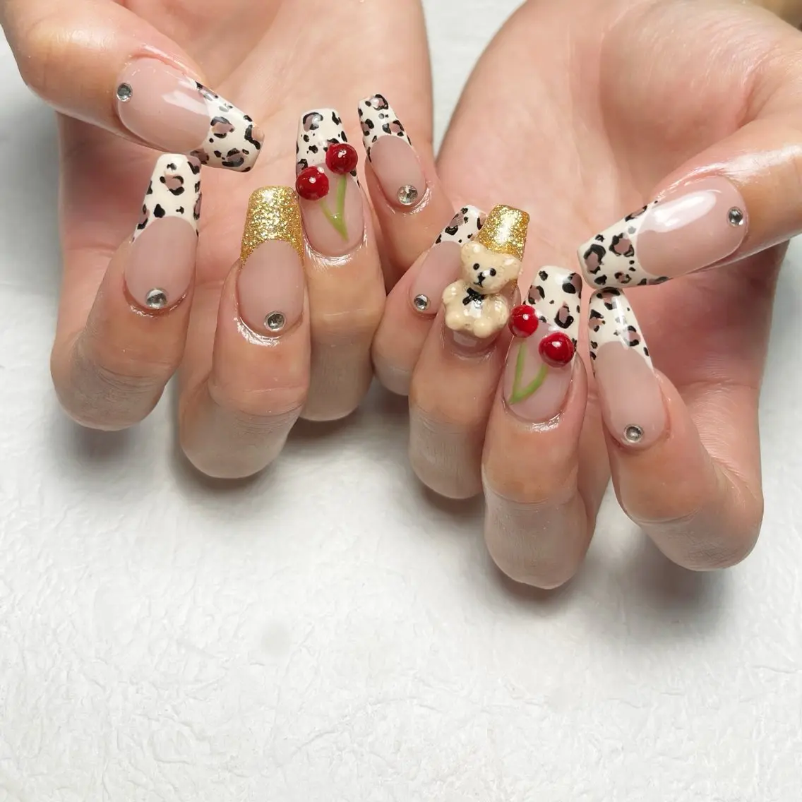 ネイル アニマル柄 アートネイル フットネイル ジェルネイル キラキラネイル Y nail なんば堀江店のネイルデザイン
