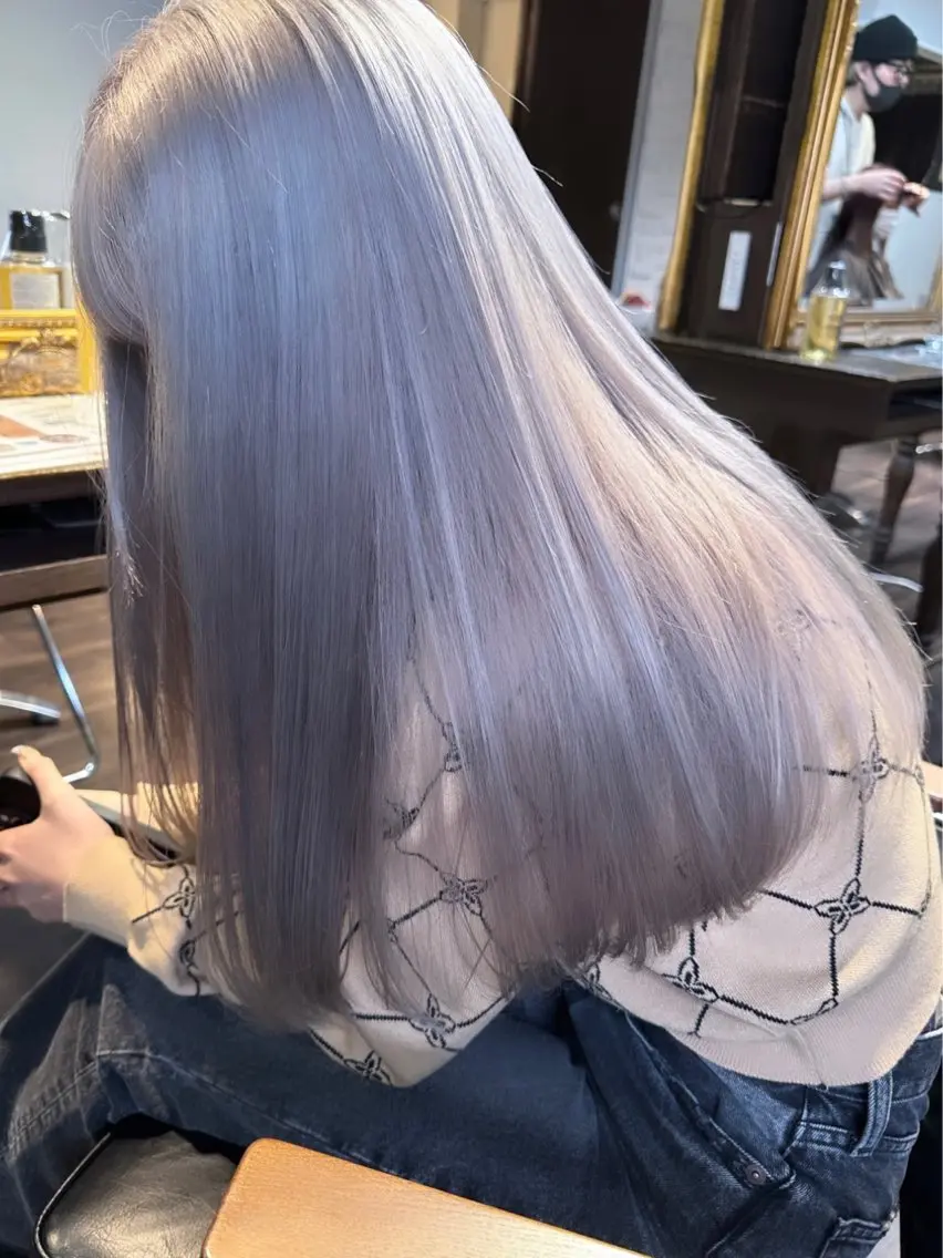 ロング カラー ヘアアレンジ ベージュカラー ブリーチ イヤリングカラー ハイトーンカラー ミルクティーベージュ カット ヘアカラー トリートメント 髪質改善/レイヤー 縮毛矯正/ケラチン耀のヘアスタイル
