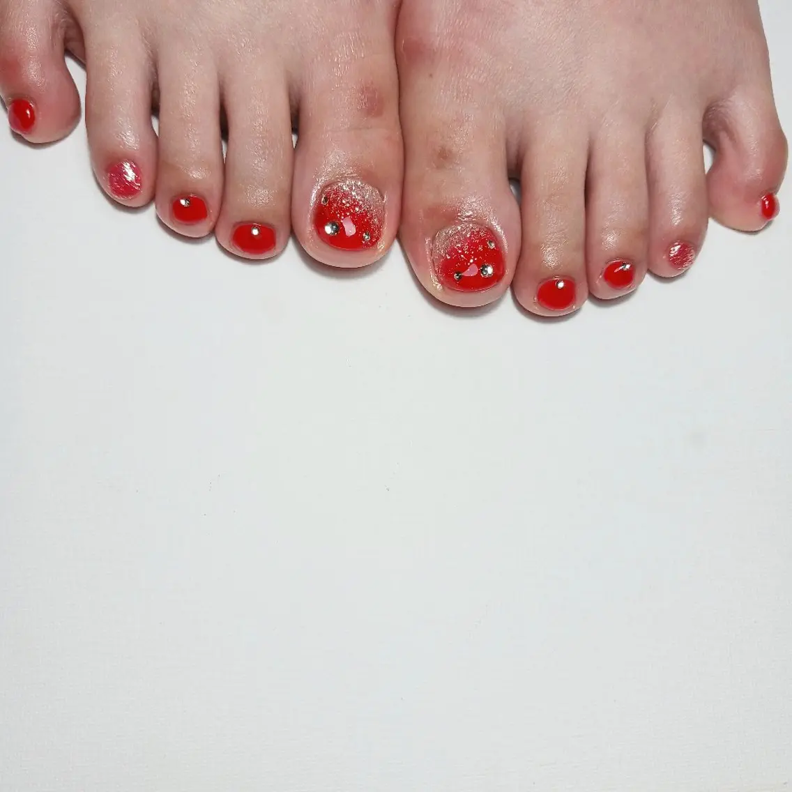 ネイル ジェルネイル グラデーション 持ち込み 赤色 ショートネイル フットネイル owlnail /持込みデザイン専門のネイルデザイン