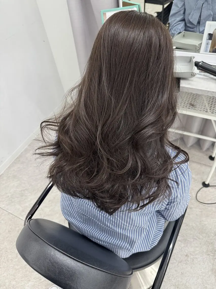 ロング 透明色艶カラー× レイヤー/ツバサのヘアスタイル