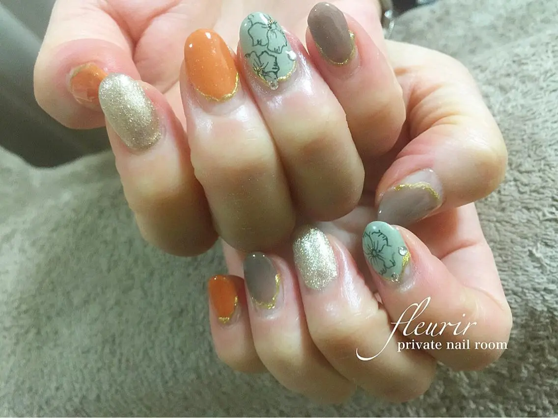 ミディアム ネイル アートネイル フラワーネイル フレンチネイル オレンジ フルリール 【プライベートサロンのネイルデザイン
