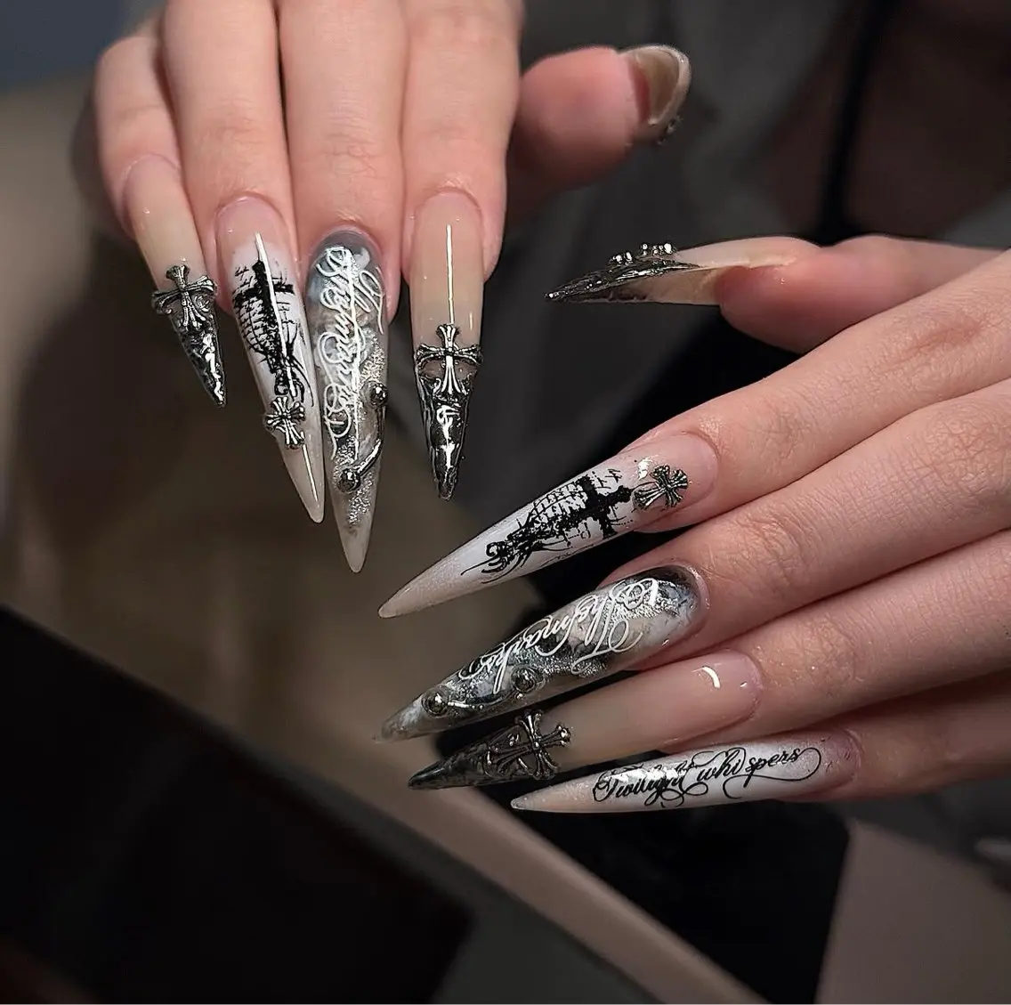 ネイル アートネイル ボルドー フレンチネイル ジェルネイル 氷ネイル・うるうるネイル ハンドネイル Julie NailSalonのネイルデザイン