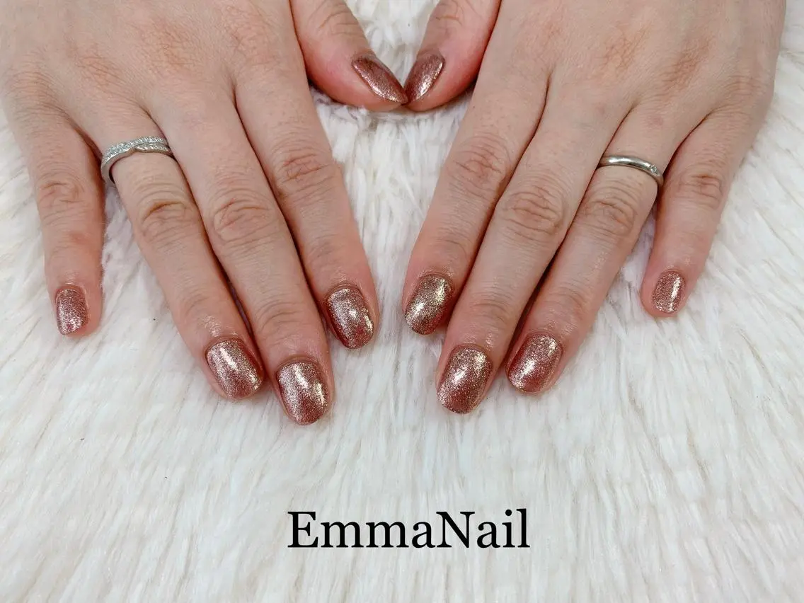 ネイル キラキラネイル ワンカラーネイル ピンク ハンドネイル salon EM&A emiのネイルデザイン